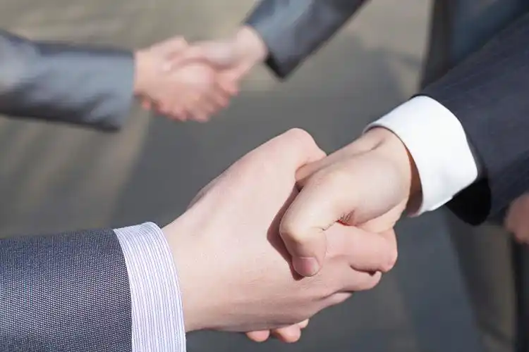 握手定乾坤：你的运势好坏，一握便知