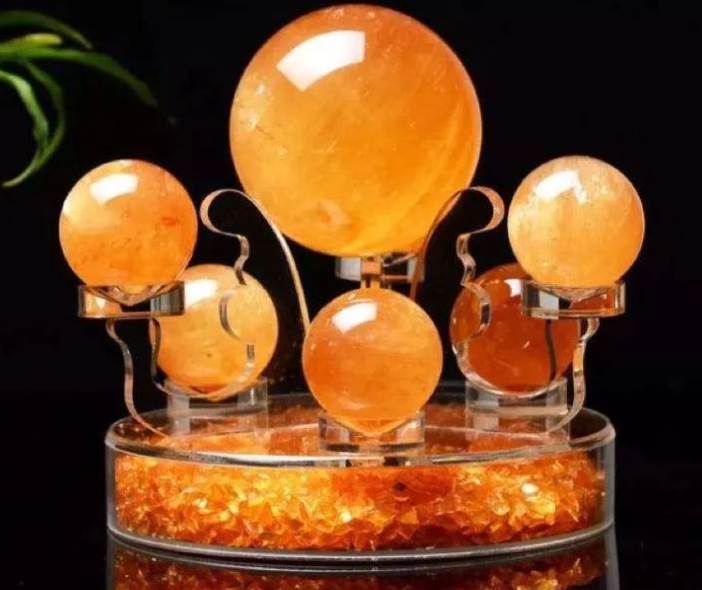 家中的水晶摆件能转运