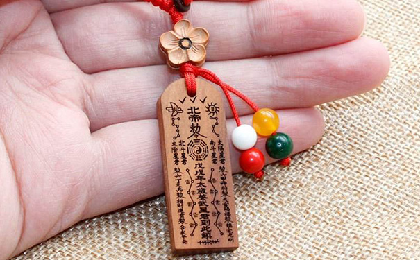 女人佩戴什么斩烂桃花？斩断烂桃花最灵的饰品-易德轩吉祥商城